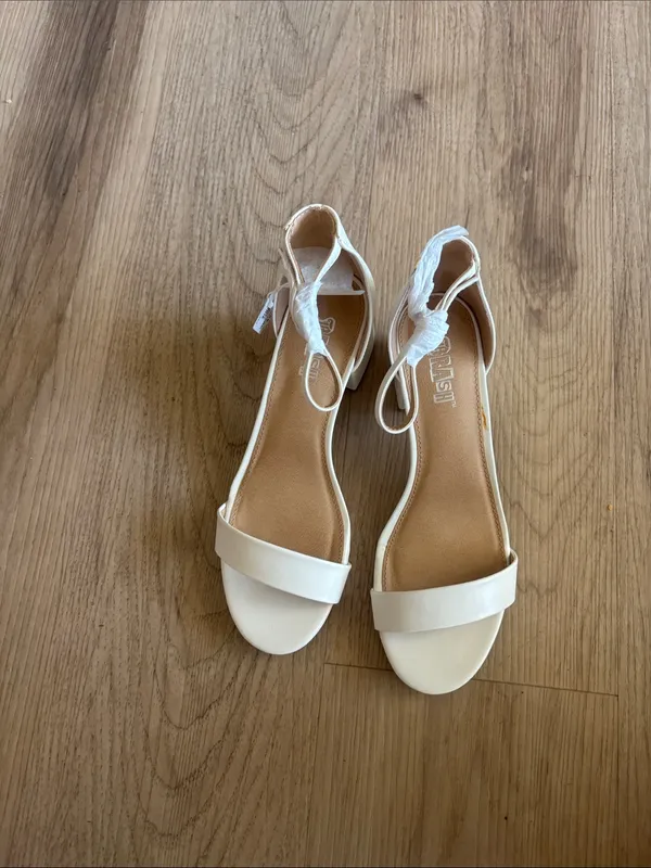 Brash Women's White Ankle-Strap Dress Flats size 7.5 w new - Image 4