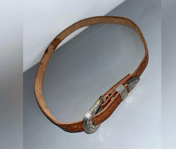 Vintage early 1990s Western Tooled Leather Belt Silver Buckle ClassicBohoCowboy - Image 4