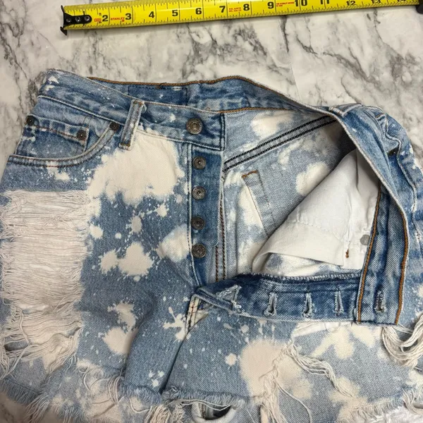 Levi’s distressed bleached high rise denim jean shorts button fly Y2K 90s small - Image 6