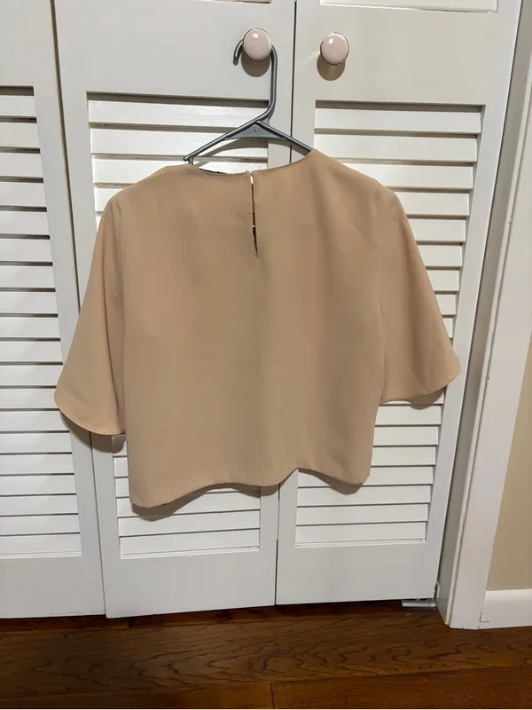 Zara Elegant Women’s Flutter Sleeve Top in Beige size medium - Image 5