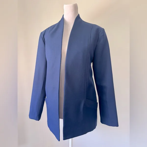 Vintage ‘80s Bending Easy Navy Blue Lightweight Collarless Open Front Blazer - Image 2