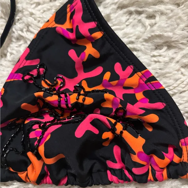 Rip-Curl Black Red and Pink Floral Beaded Bikini Set Size M - Image 5