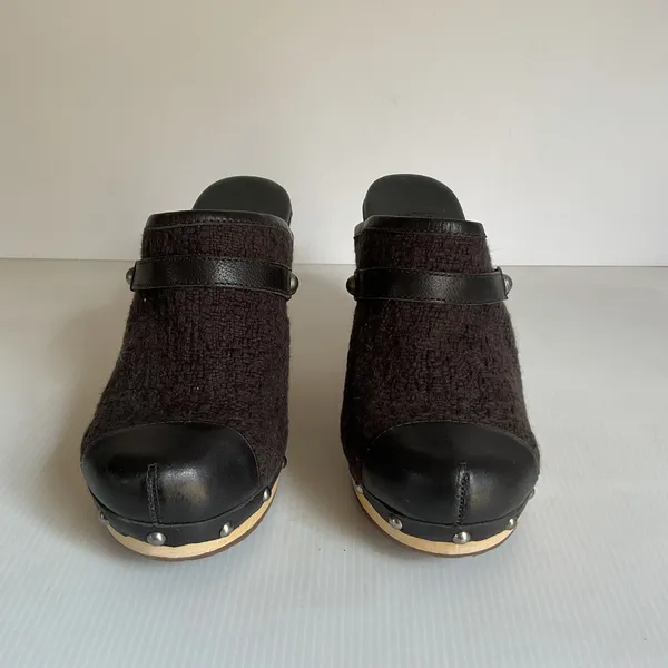 UGG Black Tweed Wooden Clog Mules Heels Women’s Size 9 - Image 4