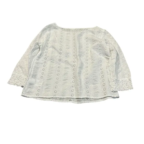 GAP white eyelet blouse with cropped sleeves - Image 4