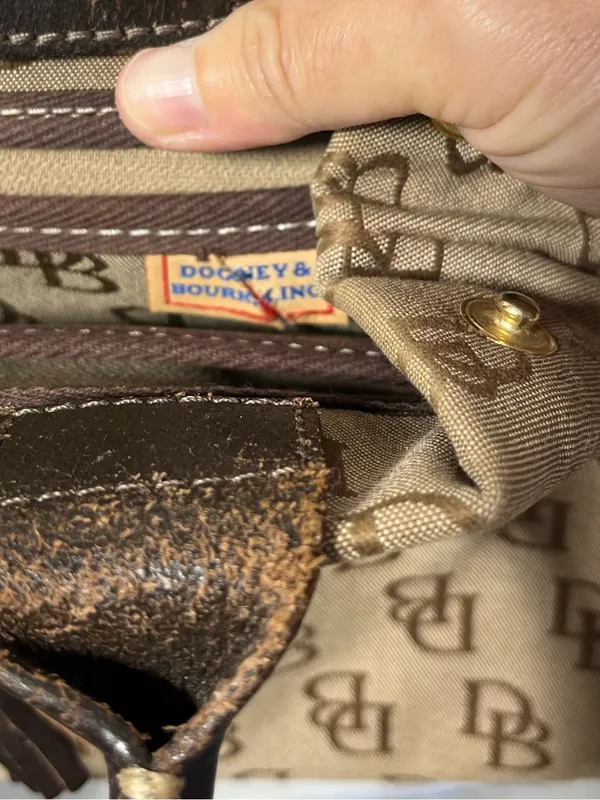 Vintage Y2K Dooney & Bourke Signature Monogram handbag in classic tan Brown - Image 6