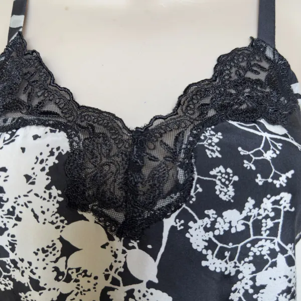 VTG y2k Express Women 100% SILK Cami Top Small Black‎ Floral Lace Whimsigoth - Image 4