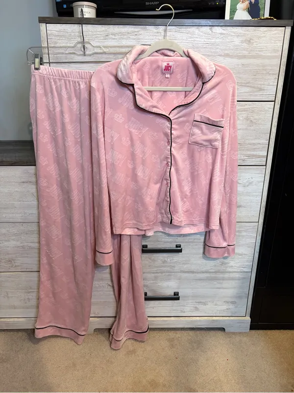 Juicy Couture Pajama Set Large Pink Velour Long Sleeve Notch Collar Top & Pants - Image 4