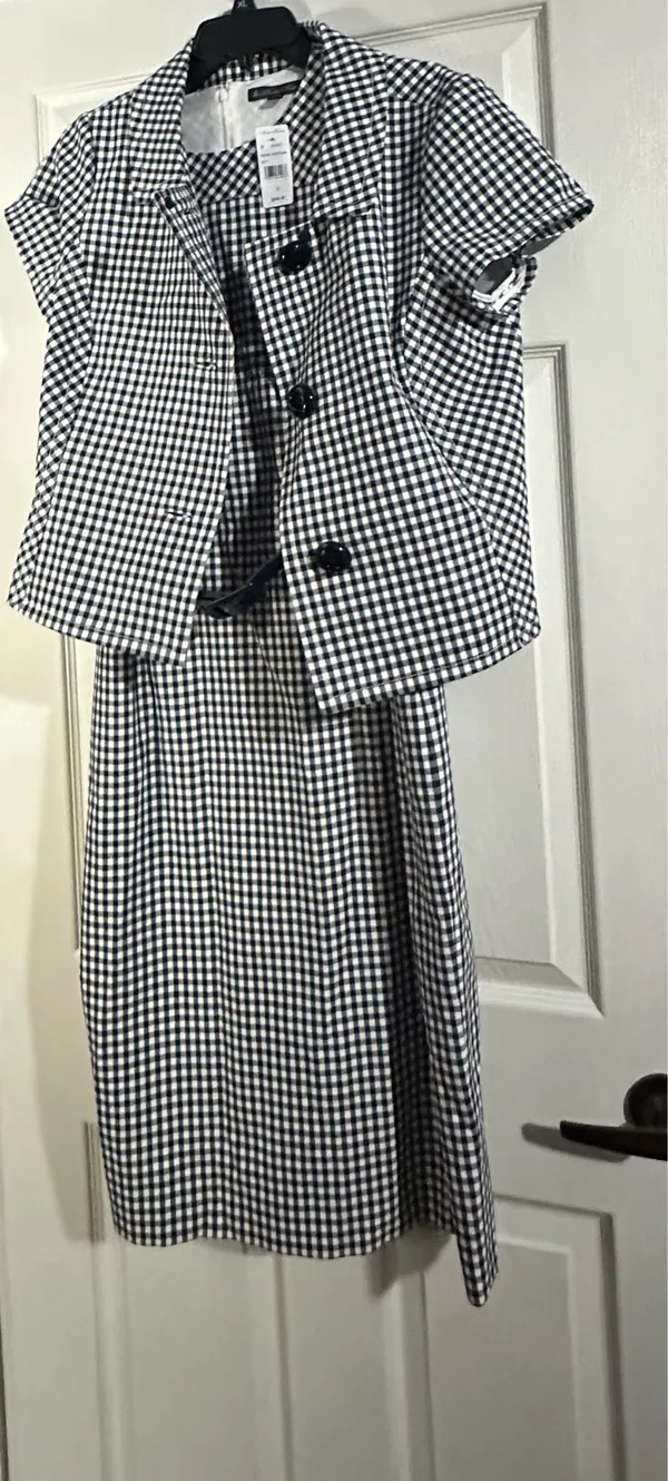 Brooks Brothers Gingham Dress with blazer are a size 12. - Image 2