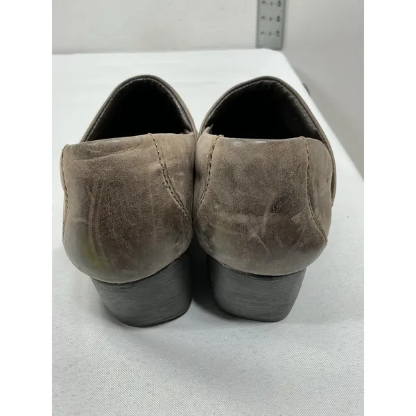 womans Excellent Condition born slip on shoes Size 8 brown Square Toe Block Heel - Image 3