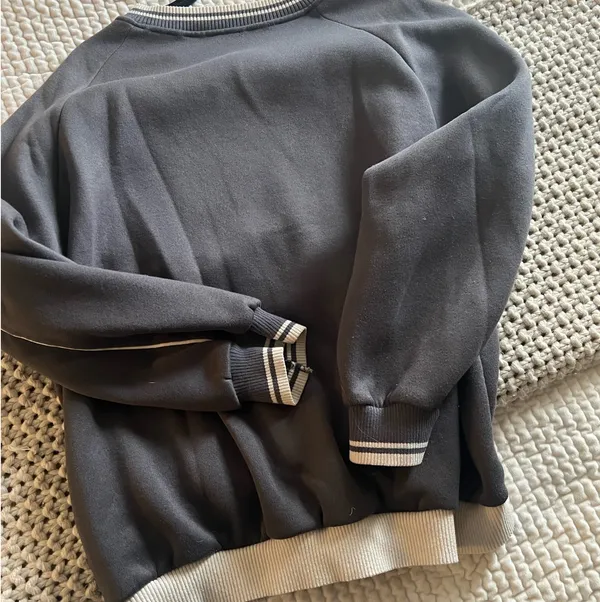 Las Vegas v neck sweatshirt Gray Size M - Image 4