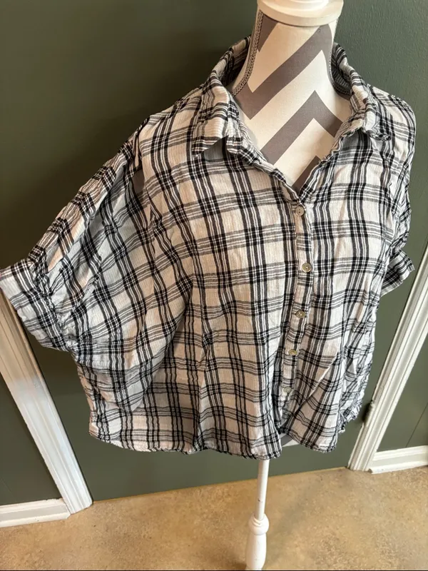 Lightweight Black & White Plaid Button - Image 2