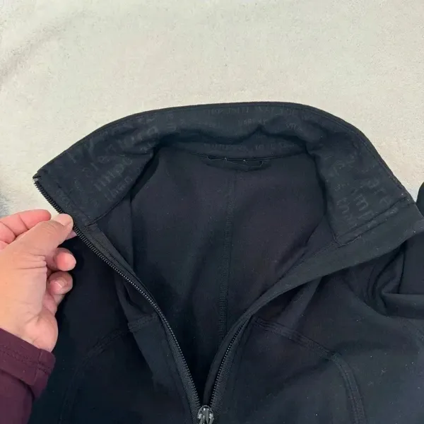 Lululemon womwens jacket size 4 - Image 7