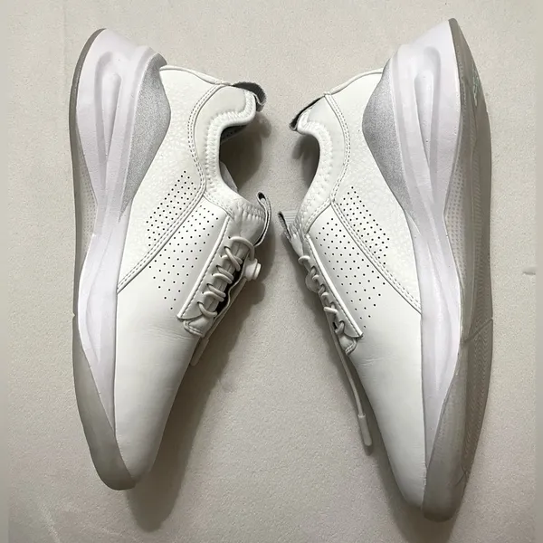 NEW Clove White Classic Nurse Shoes Size 6.5 Sneakers - Image 2