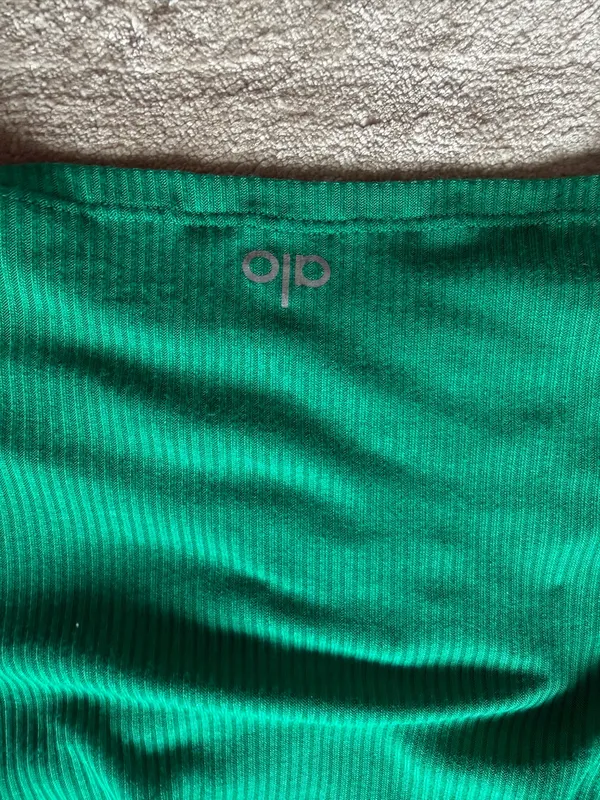 Alo Yoga Shirt - Image 4