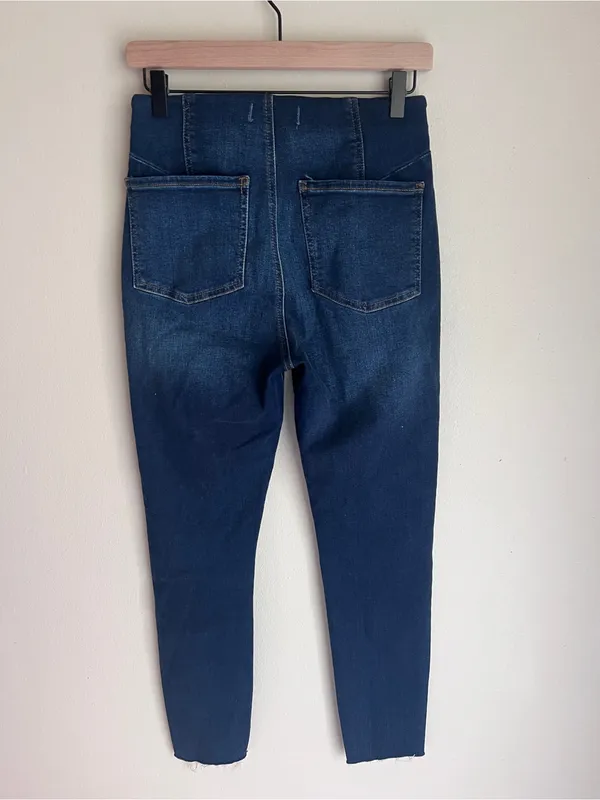 We The Free High Rise Stretch Dark Wash Cutoff Skinny Crop Jean Size 29‎ - Image 4