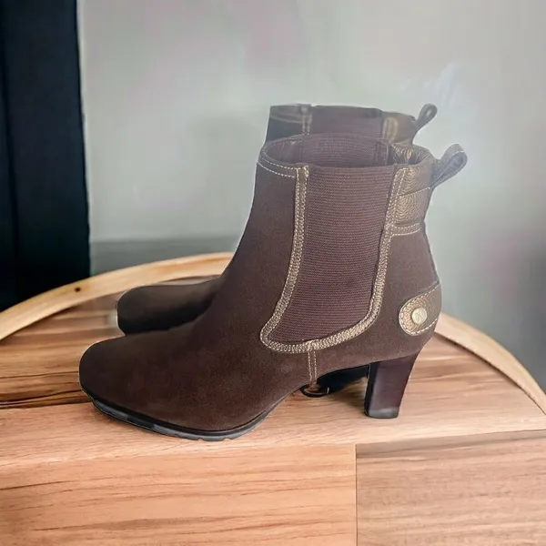 Cole Haan Suede Vibram Chelsea Ankle Boots Brown Size 7B - Image 2