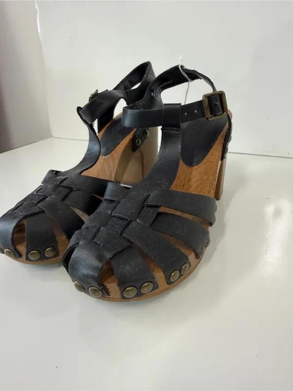 Charlotte Russe Women’s Freeda Black Fisherman Heels. Size: US 6 - Image 3