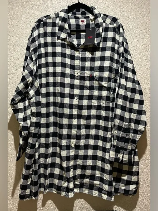 Levi's NWT Trendy Plus Size Flannel Black and White Plaid button down Shirt 4X - Image 4