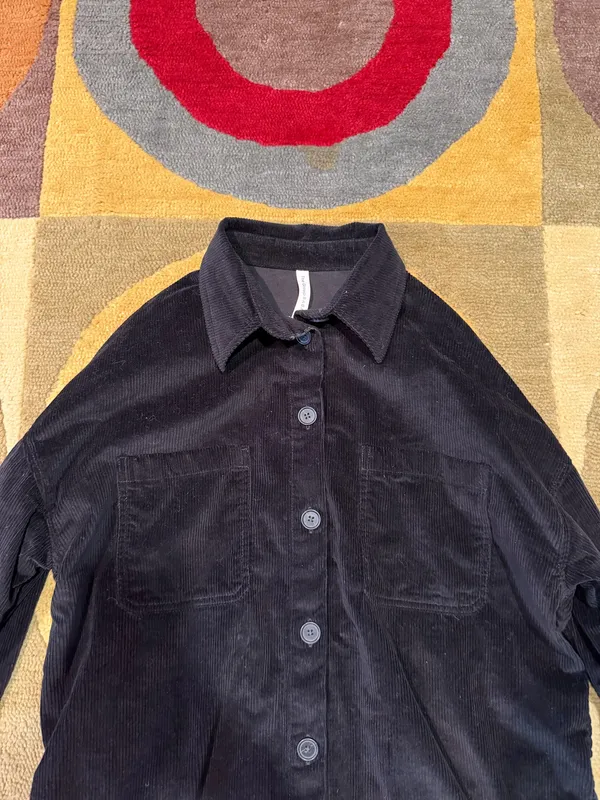 Aritzia The Group Babaton Black Corduroy Shacket Shirt Jacket Size Small - Image 2