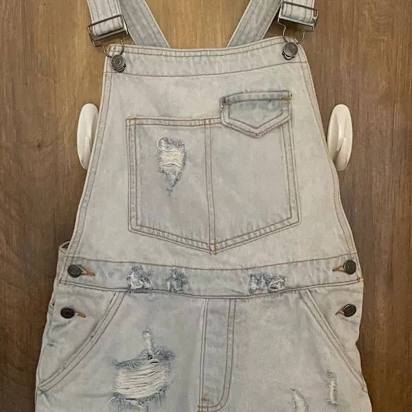 Glassons Denim light wash distressed overall shorts romper, size 8 boho casual - Image 3
