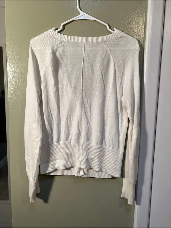 SO Women’s Size Large Cardigan Sweater Button Front V-Neck Cream White Pockets - Image 6
