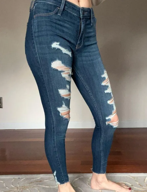 Hollister | Midrise Crop Distressed Blue Jeans Short Petite Size 00 - Image 3