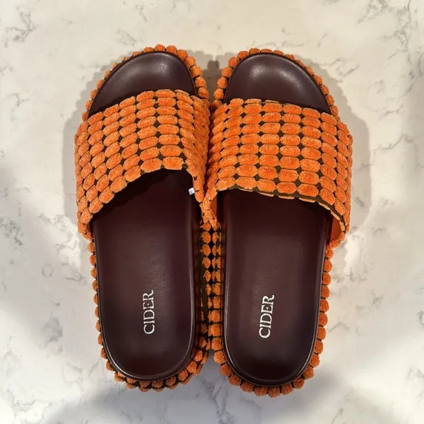 Cider faux leather fuzzy design sandal slipper platform festival summer size 10 - Image 8