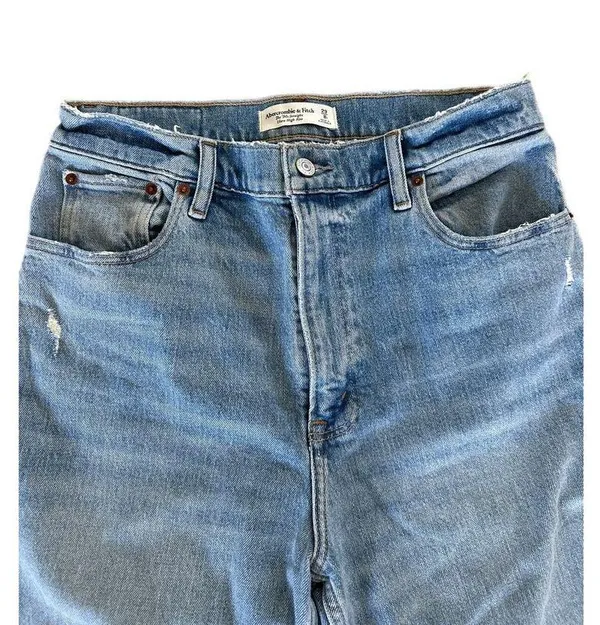 Abercrombie & Fitch - The 90's Straight Ultra High Rise Ripped Jeans in Blue - Image 2