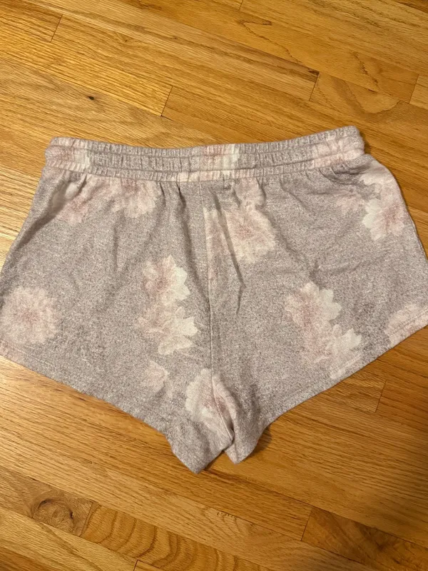 Z Supply SUPER SOFT floral lounge shorts - Image 2