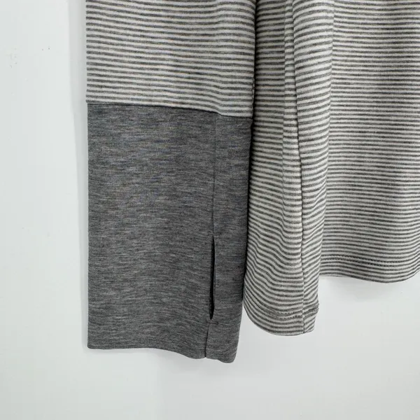 Toad&Co Swifty Long Sleeve Tunic Medium Gray Striped Thumbhole Hiking Gorpcore - Image 4