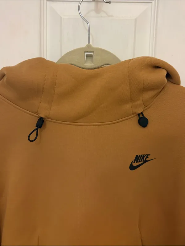 NWT!! Nike Sportswear Tech Fleece Oversized Hoodie in Flax with Black Details - Image 6