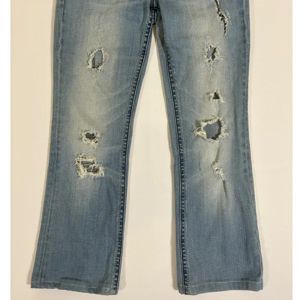 Miss Me JP4369-2L Womens 30 Light Wash Distressed Fleur De Lis Bootcut Jeans - Image 11