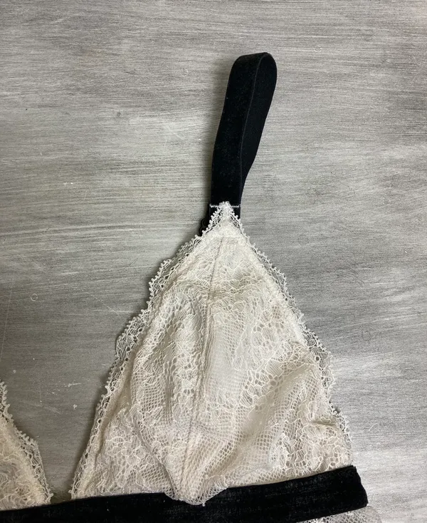Victoria’s Secret White lace And Black Velvet Bralette - Image 8