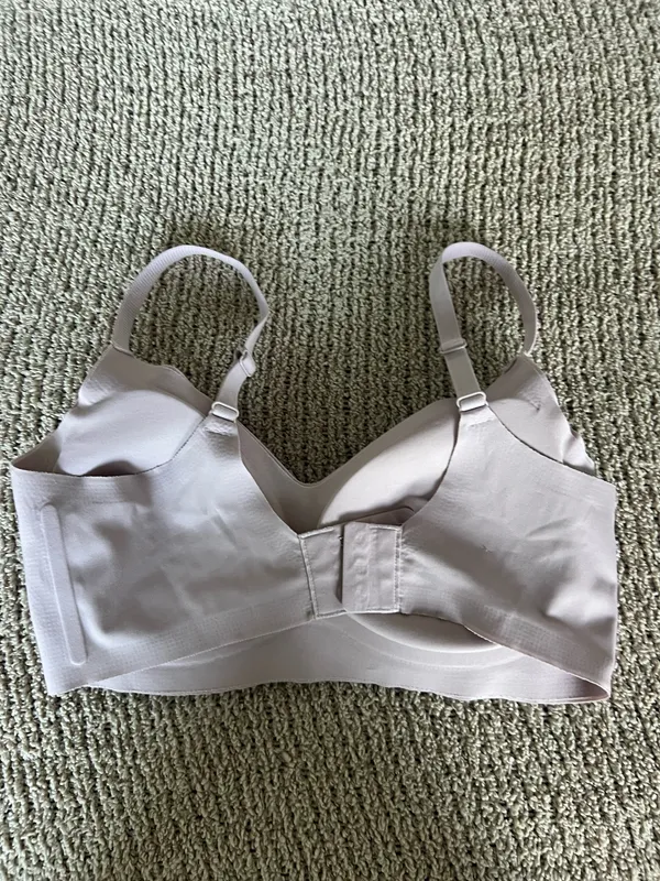 Experience comfort with this seamless lavender bra, perfect for everyday wear. - Image 2