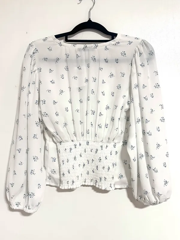 Abercrombie & Fitch Floral V-Neck Blouse White Size Small - Image 3