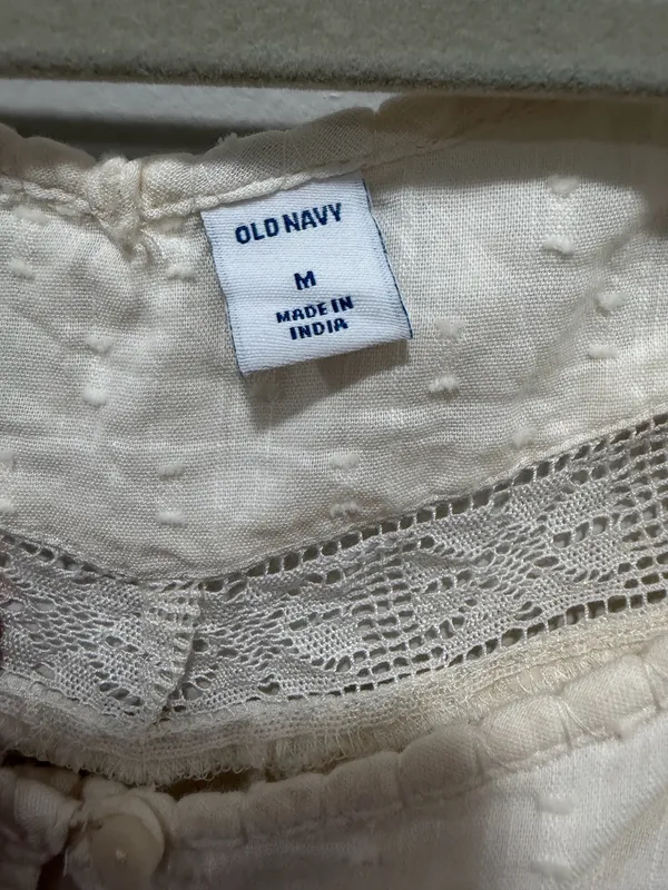 Old Navy Cream Swiss Dot Lace Flutter Sleeve Blouse Top Boho Cottagecore Size medium - Image 5