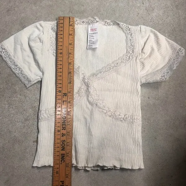 Urban Outfitters BDG Off White Lace Ribbed Crop Top Size Small - Image 7