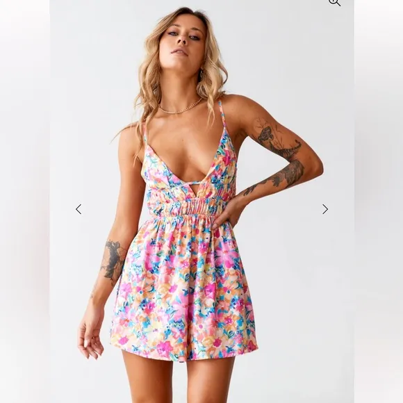 White Fox Women’s Size M Plunge Neck Playsuit Romper Floral Tropical Resort‎ - Image 12