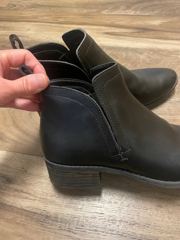 DV by Dolce Vita Black Women's Chelsea Ankle Boots - Classic Slip-On Style Size 7.5 - Image 6