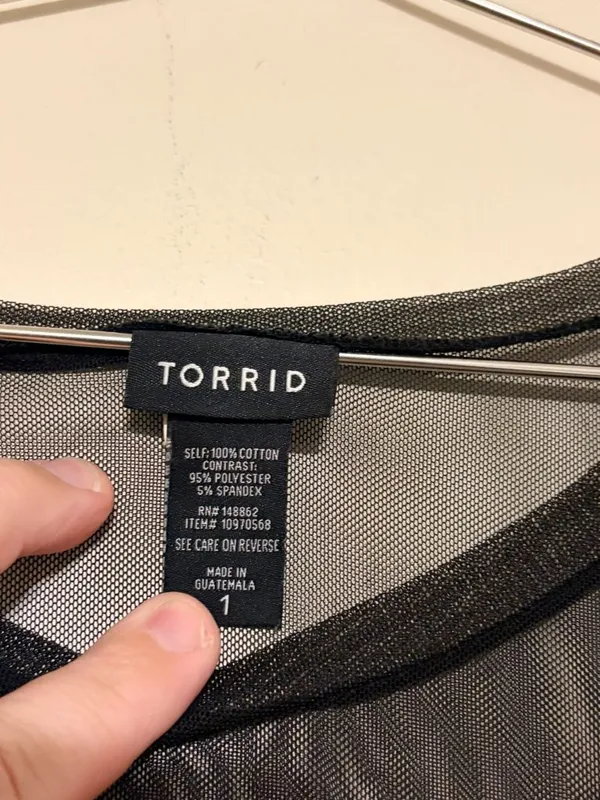 Torrid Black Red Mesh Snake Rose Pullover T-Shirt Blouse Size 1 1X - Image 3