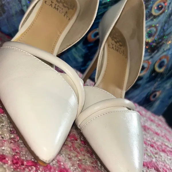 Vince Camuto Size 6 Cream Heels - Image 6