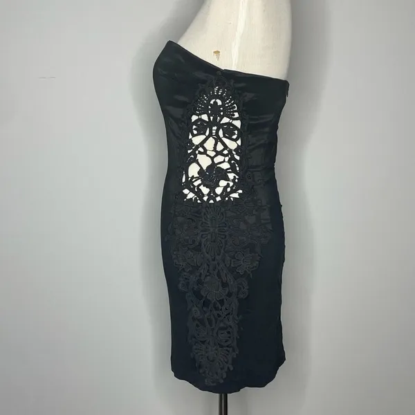Ynes- Black Strapless Dress with Crochet Detail on the Side - Image 2