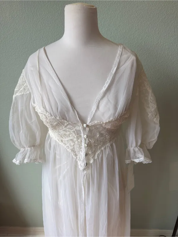 Val Mode Vintage White Lace Trim Bridal Nightgown - Image 4
