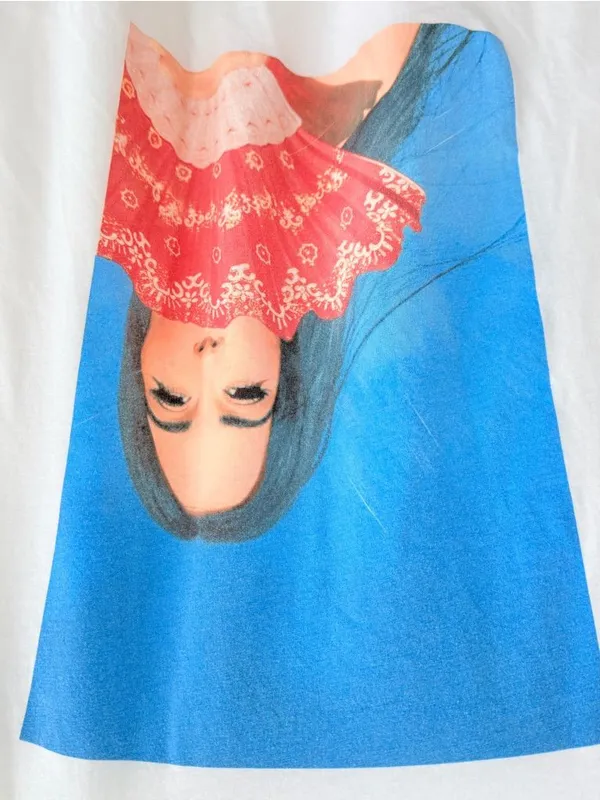 Kacey Musgraves off-the-shoulder white cotton t-shirt - Image 2