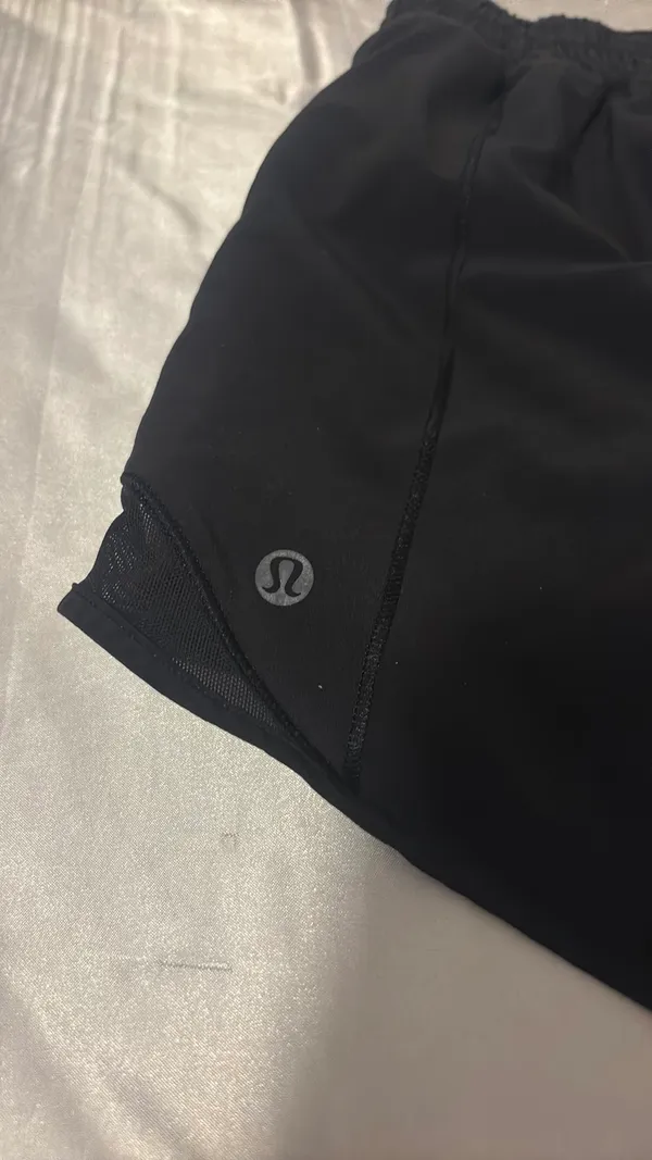 Lululemon Black Size 6 4inch Hotty Hots - Image 4