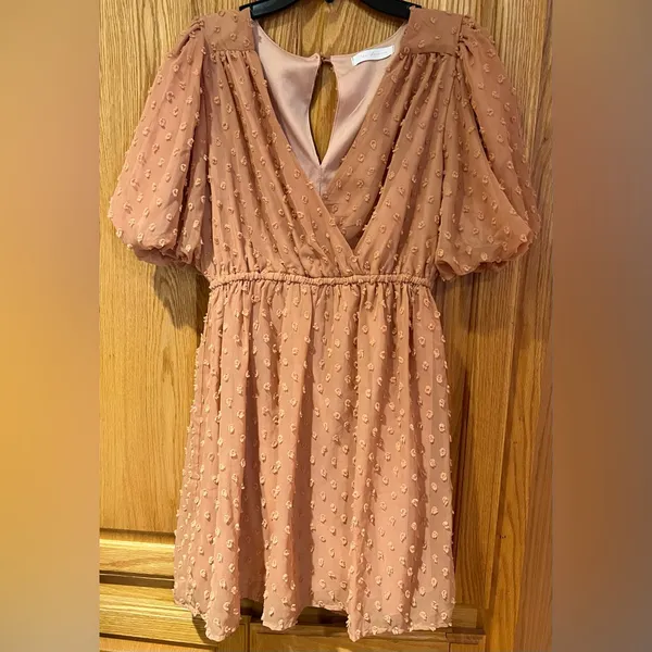 La Femme Pink Swiss Dot V-Neck Short Sleeve‎ Flowy Lined Mini Dress Size Small - Image 10