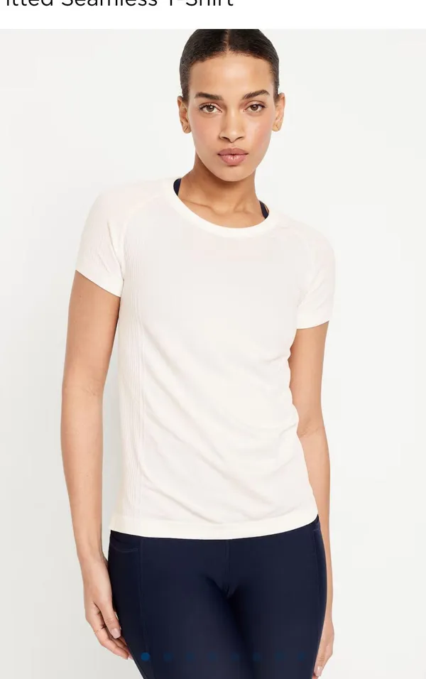 Old Navy Fitted Seamless T-Shirt - Image 3
