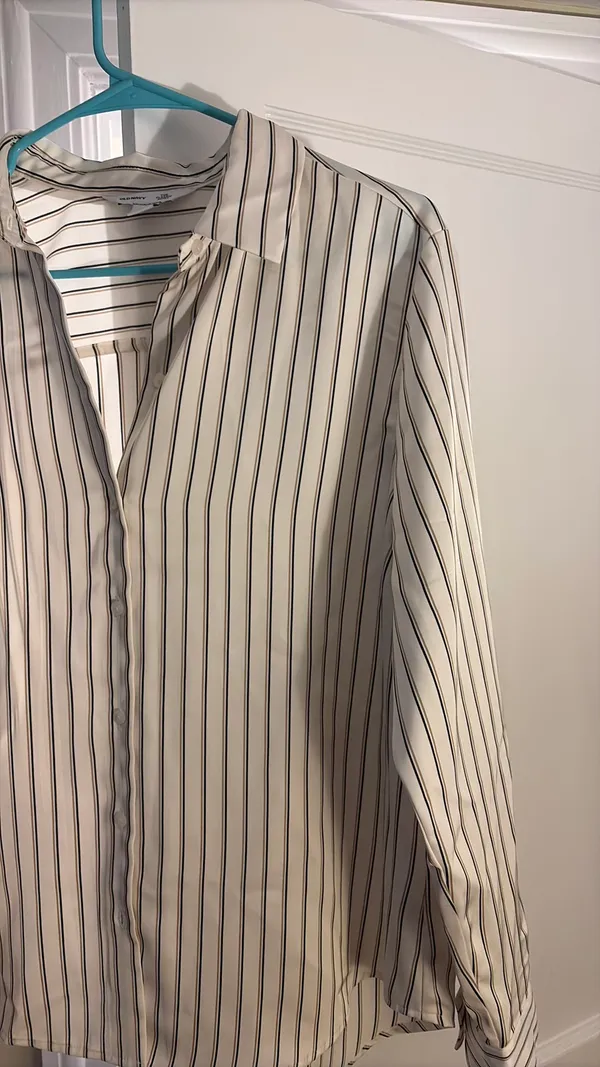 Old Navy Silk Blouse - Image 3