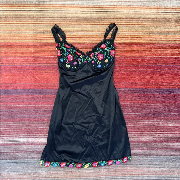 Vintage Victorias secret black embroidered floral and lace slip - Image 3