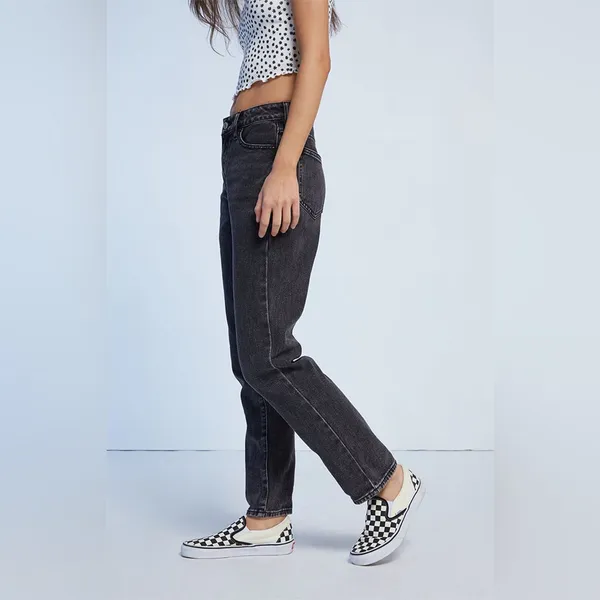 PacSun Faded Black Wash Mom Jeans Size‎ 24 - Image 3